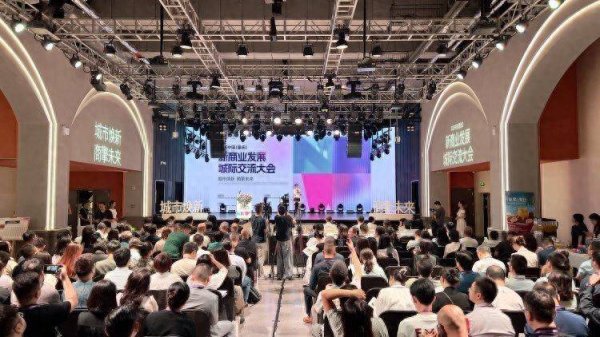 股巢配资 拉动消费超65亿元！不夜重庆“越夜越火爆”